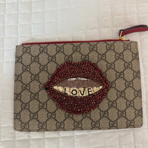 Gucci Supreme Canvas Lips Pouch as seen worn by Beyoncé in NYC - Picture 3 of 6